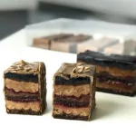 Нарезное пирожное малиновый захер